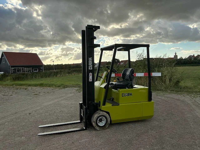 Clark tm15 vorkheftruck - afbeelding 1 van  15