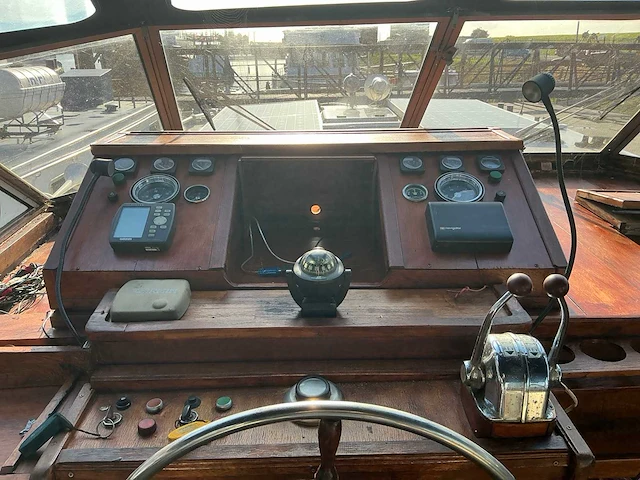 Classic motorjacht - afbeelding 22 van  32