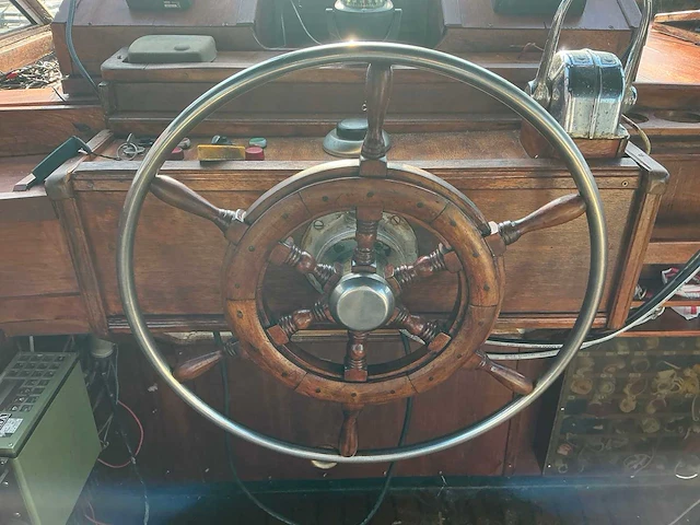 Classic motorjacht - afbeelding 24 van  32