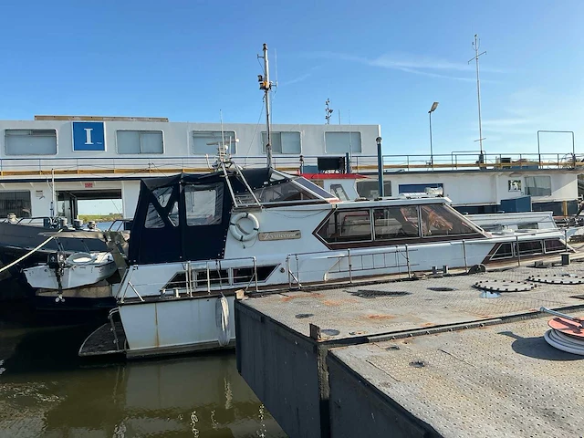 Classic motorjacht - afbeelding 27 van  32
