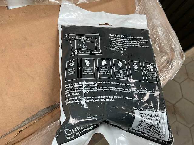Cleanwaste anywhere toilet kit lot of waste kit bag - afbeelding 2 van  4