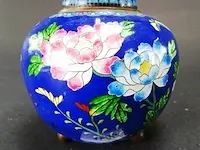 Cloisonne dekselpot op poten