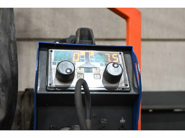 Cloos qineo qintron 500 lasapparaat met cloos wf-100-4 eza feed unit - afbeelding 10 van  12
