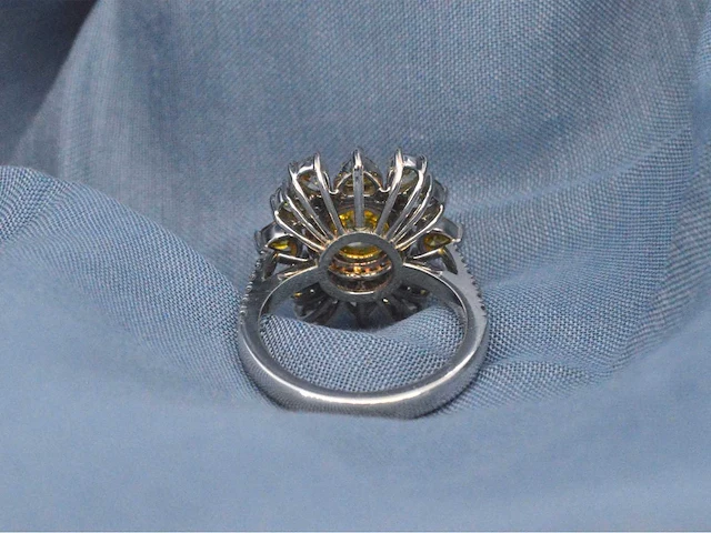 Cluster ring fancy diamant - afbeelding 13 van  15