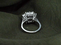 Cluster ring met een fancy gekleurde gele diamant en omringt door briljant geslepen natuurlijke diamanten - afbeelding 4 van  15