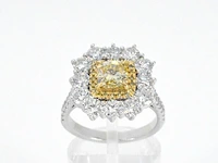 Cluster ring met een fancy gekleurde gele diamant en omringt door briljant geslepen natuurlijke diamanten - afbeelding 8 van  15