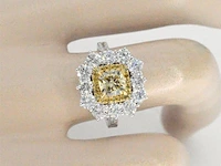 Cluster ring met een fancy gekleurde gele diamant en omringt door briljant geslepen natuurlijke diamanten - afbeelding 10 van  15