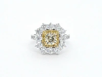 Cluster ring met een fancy gekleurde gele diamant en omringt door briljant geslepen natuurlijke diamanten - afbeelding 14 van  15