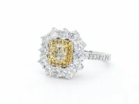 Cluster ring met een fancy gekleurde gele diamant en omringt door briljant geslepen natuurlijke diamanten - afbeelding 15 van  15