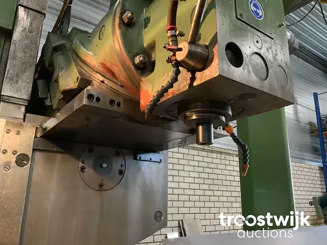 Cnc bedfreesmachine - afbeelding 28 van  50