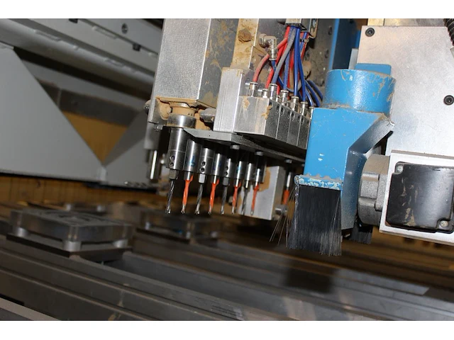 Cnc bewerkingscentrum v.alberti format 90. bouwjaar 1998. voorzien van vacuümtafel en veiligheidskooi. maxi... - afbeelding 2 van  12
