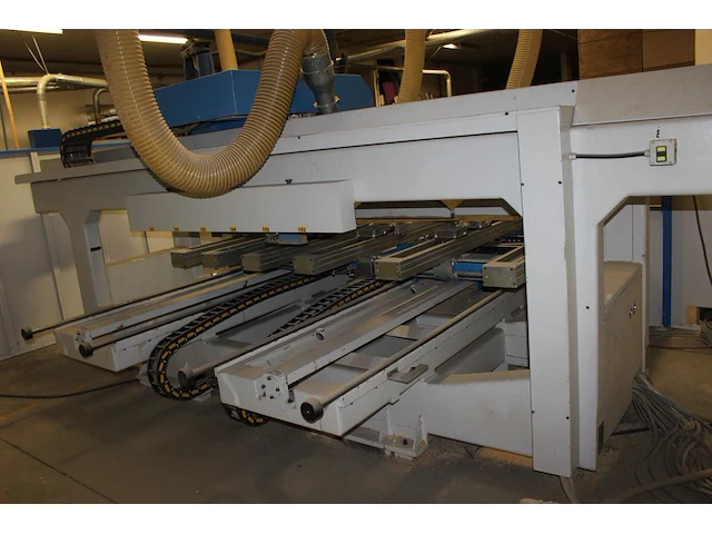 Cnc bewerkingscentrum v.alberti format 90. bouwjaar 1998. voorzien van vacuümtafel en veiligheidskooi. maxi... - afbeelding 4 van  12