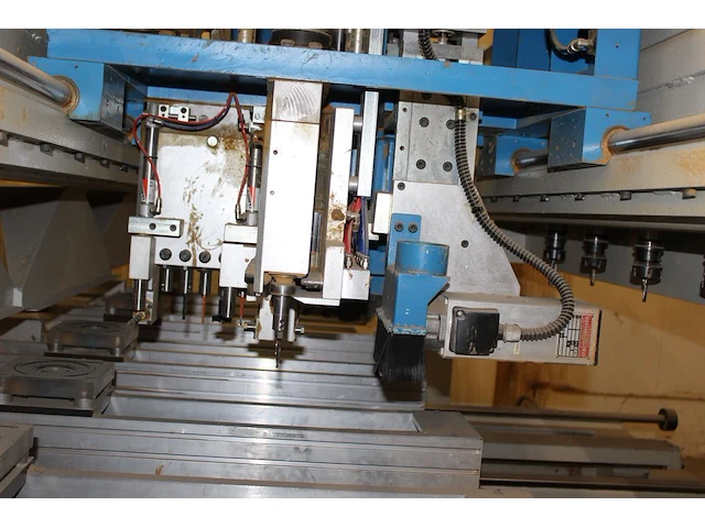Cnc bewerkingscentrum v.alberti format 90. bouwjaar 1998. voorzien van vacuümtafel en veiligheidskooi. maxi... - afbeelding 12 van  12