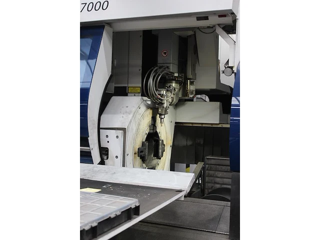 Cnc buizen-lasersnijmachine trumpf trulaser tube 7000 met lasertype t03. 3600w. machine is voorzien van aut... - afbeelding 2 van  19