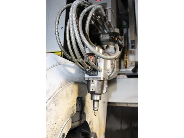 Cnc buizen-lasersnijmachine trumpf trulaser tube 7000 met lasertype t03. 3600w. machine is voorzien van aut... - afbeelding 4 van  19