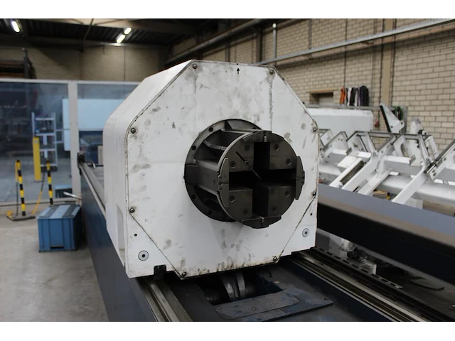 Cnc buizen-lasersnijmachine trumpf trulaser tube 7000 met lasertype t03. 3600w. machine is voorzien van aut... - afbeelding 13 van  19