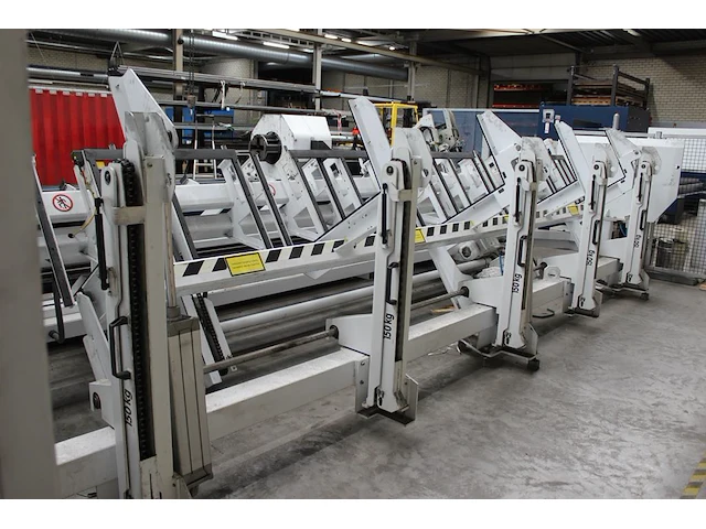 Cnc buizen-lasersnijmachine trumpf trulaser tube 7000 met lasertype t03. 3600w. machine is voorzien van aut... - afbeelding 16 van  19