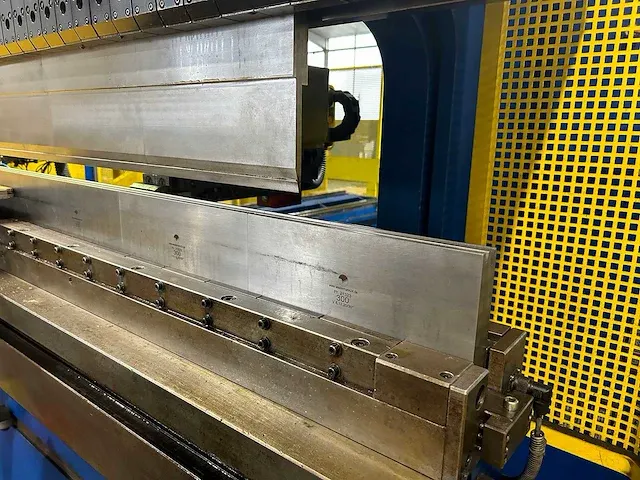 Cnc kantbank - afbeelding 13 van  16