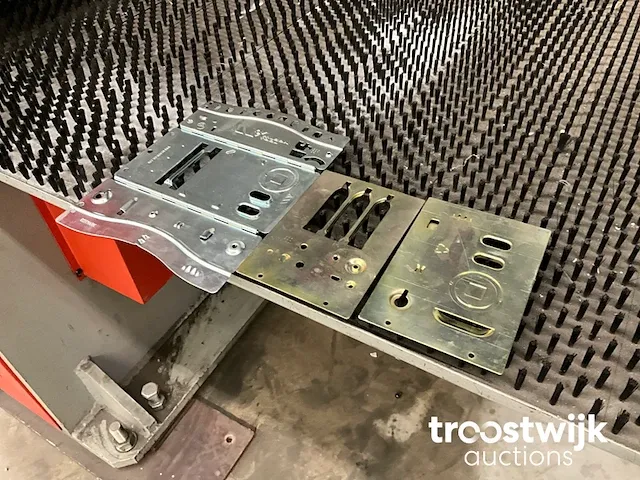 Cnc ponsmachine - afbeelding 8 van  23