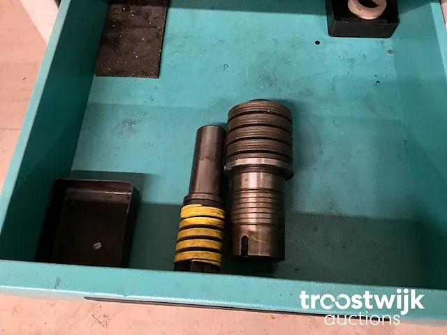 Cnc ponsmachine - afbeelding 14 van  23