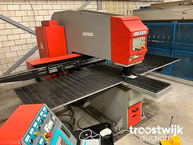 Cnc ponsmachine - afbeelding 18 van  23
