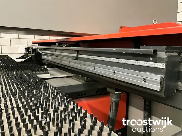 Cnc ponsmachine - afbeelding 21 van  23