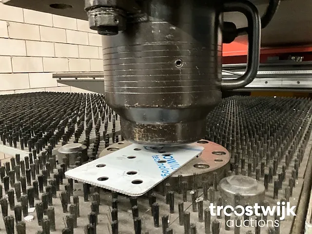 Cnc ponsmachine - afbeelding 22 van  23