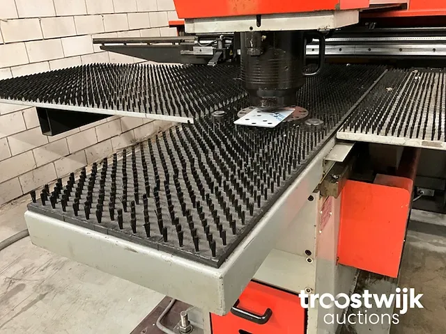 Cnc ponsmachine - afbeelding 23 van  23