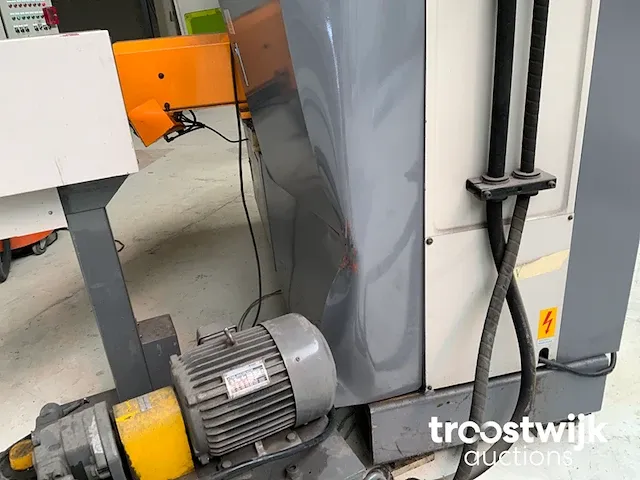 Cnc ponsmachine - afbeelding 2 van  16
