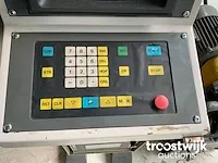 Cnc ponsmachine - afbeelding 7 van  16