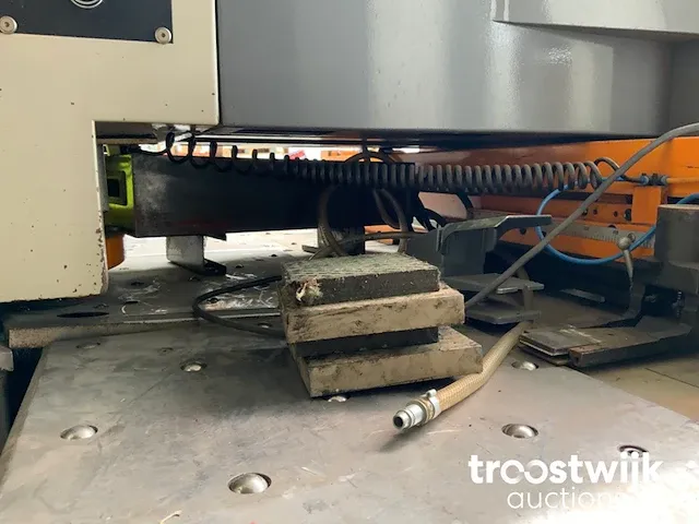 Cnc ponsmachine - afbeelding 14 van  16