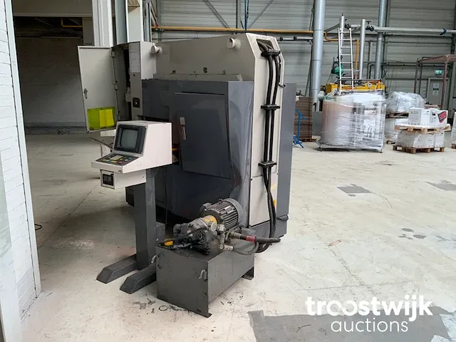 Cnc ponsmachine - afbeelding 15 van  16