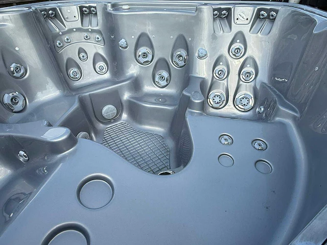 Coast spa 5 persoons jacuzzi en buitenspa - afbeelding 9 van  21