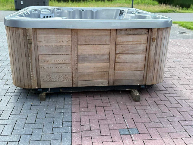 Coast spa 5 persoons jacuzzi en buitenspa - afbeelding 20 van  21