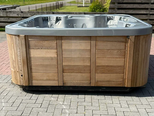 Coast spa 5 persoons jacuzzi en buitenspa - afbeelding 2 van  21