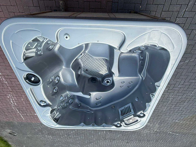 Coast spa 5 persoons jacuzzi en buitenspa - afbeelding 4 van  21