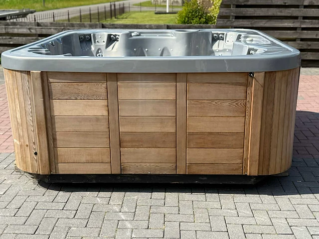 Coast spa 5 persoons jacuzzi en buitenspa - afbeelding 21 van  21