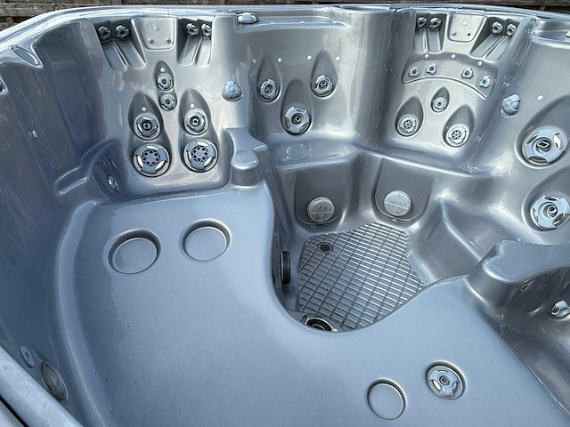 Coast spa 5 persoons jacuzzi en buitenspa - afbeelding 18 van  21