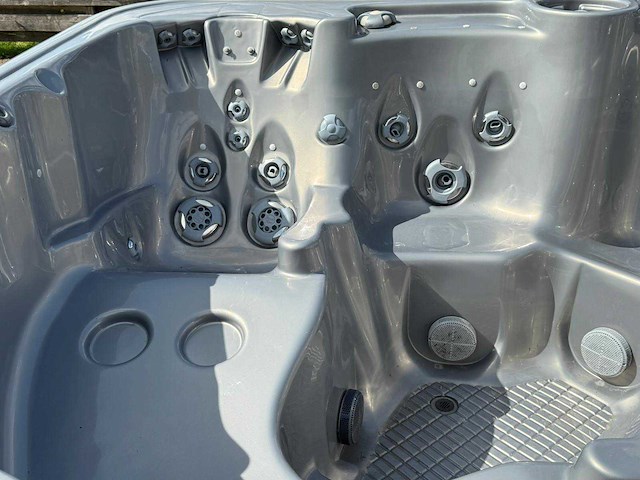 Coast spa 5 persoons jacuzzi en buitenspa - afbeelding 19 van  21