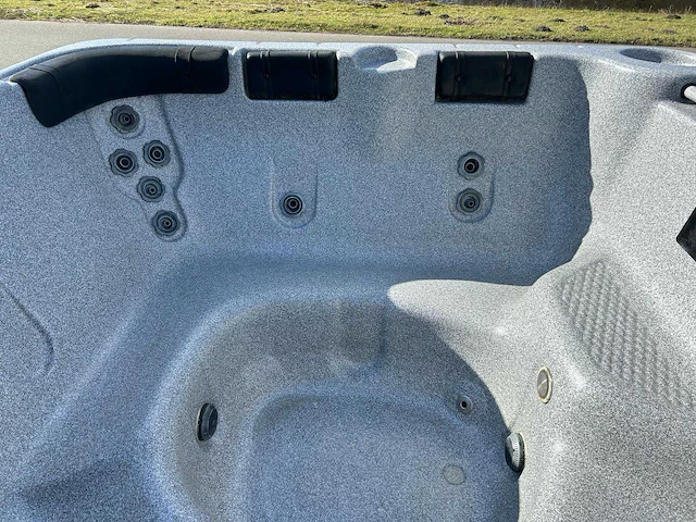 Coast spa 7 persoons amerikaans jacuzzi en buitenspa - afbeelding 13 van  15