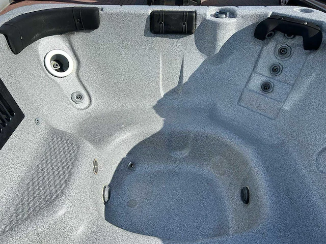 Coast spa 7 persoons amerikaans jacuzzi en buitenspa - afbeelding 14 van  15