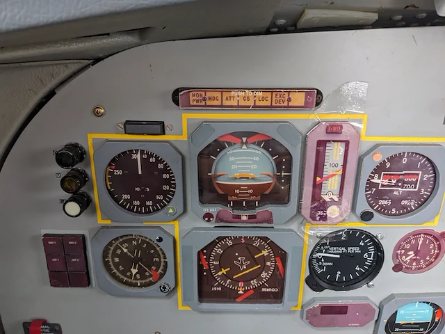 Cockpit voorzien van instrumenten fokker, 27 ph-oso - afbeelding 3 van  37