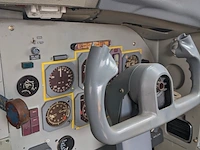 Cockpit voorzien van instrumenten fokker, 27 ph-oso - afbeelding 11 van  37