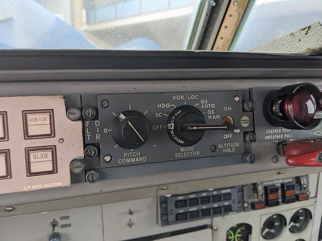 Cockpit voorzien van instrumenten fokker, 27 ph-oso - afbeelding 15 van  37