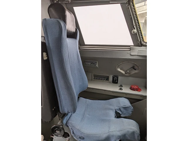 Cockpit voorzien van instrumenten fokker, 27 ph-oso - afbeelding 18 van  37