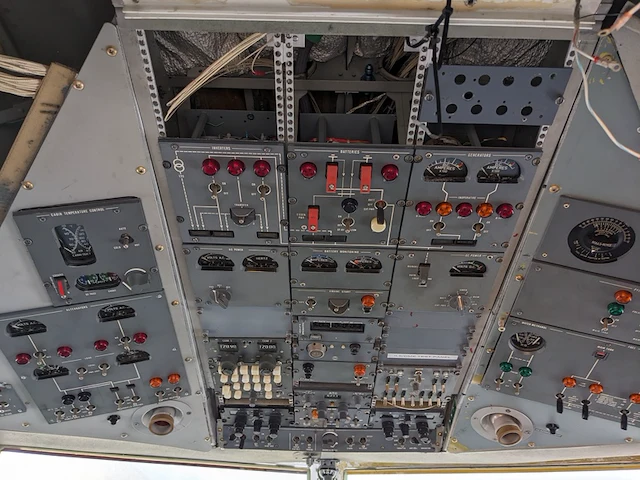Cockpit voorzien van instrumenten fokker, 27 ph-oso - afbeelding 20 van  37