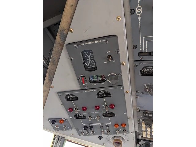 Cockpit voorzien van instrumenten fokker, 27 ph-oso - afbeelding 21 van  37