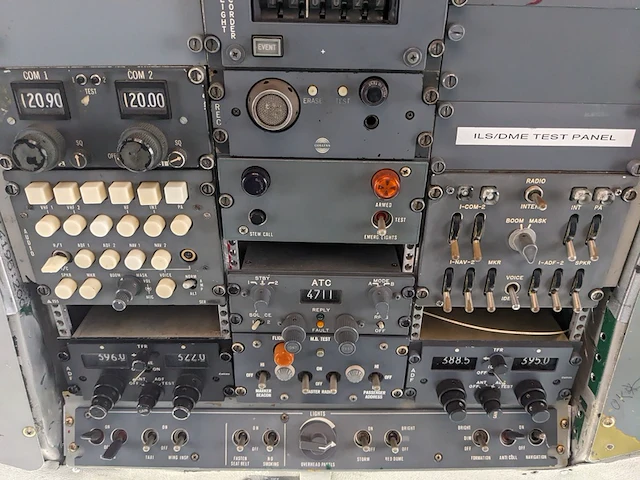 Cockpit voorzien van instrumenten fokker, 27 ph-oso - afbeelding 22 van  37