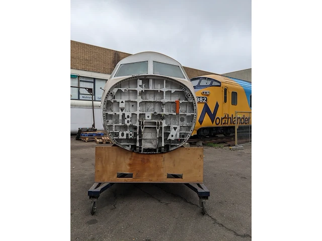 Cockpit voorzien van instrumenten fokker, 27 ph-oso - afbeelding 12 van  37