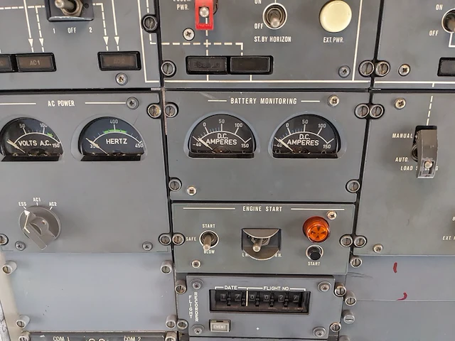 Cockpit voorzien van instrumenten fokker, 27 ph-oso - afbeelding 24 van  37
